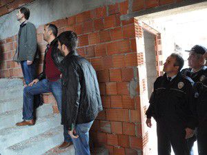 İnşaatta yanmış erkek cesedi bulundu
