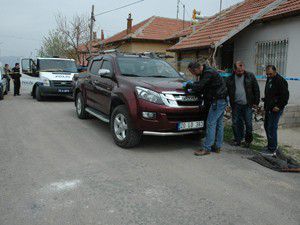 Kamyonetle geri gelirken oğlunu ezdi!