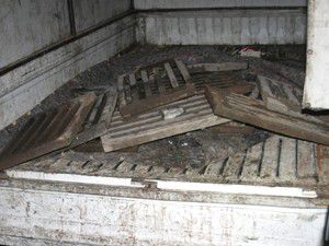 Yoldan geçerken bulduk, yerlerine koyacaktık