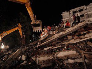 Hindistanda inşaat çöktü: 27 ölü, 54 yaralı
