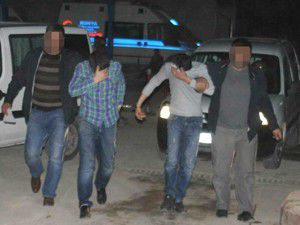 Dükkan sahibi hırsızı fırça ile kovaladı
