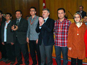 8 öğrenci ödüllendirildi