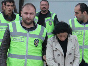 Kapıyı tokayla açtılar, ev sahibine yakalandılar