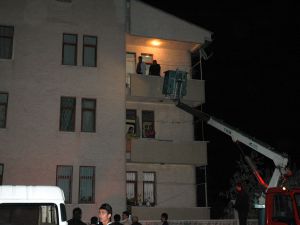 Polis gece hırsız bekledi