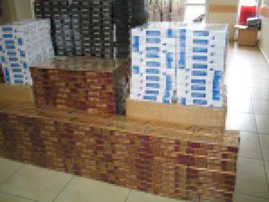 Kolilerde 10 bin paket kaçak sigara çıktı