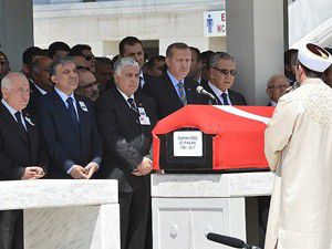Org. Özelin babasını devletin zirvesi uğurladı