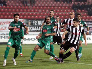 Kartal Tarzan avında!