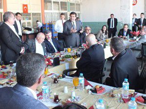 Ak Partide istişare toplantıları sürüyor