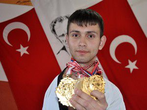 Engelli sporcu şampiyonluğu kimseye bırakmıyor