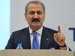 Faizlerdeki düşüş kredilere yeterince yansımıyor