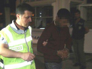 Hırsız, yaraları gizlemek için kolunu kesti