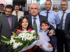 "Dilimizi yaşatıp yaygınlaştırmak hepimizin görevidir"