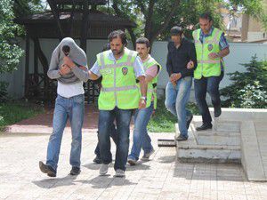 Çaldıkları malzemeleri satarken yakalandılar