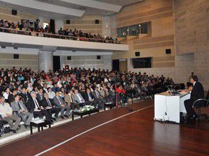 Necip Fazıl başarıya ulaşmış bilim adamıdır