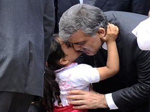 Gülü tebessüm ettiren rica: Benim dedem ol