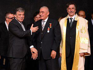 Cumhurbaşkanı Gül hayırseverlere madalya verdi