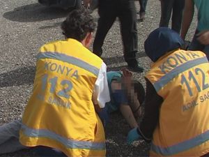 Kavgayı ayırmak isterken bıçaklandı