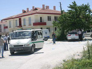 Damadı başından vurarak öldürdü