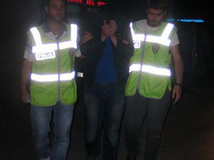 Eskiden çalıştıkları akaryakıt istasyonunu soydular.
