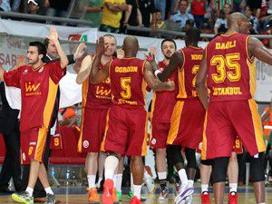 Galatasaray finalde: 77-79