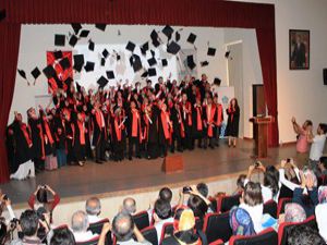 Eğitim Fakültesinde mezuniyet coşkusu