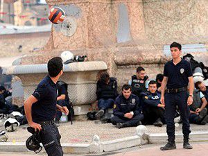 Taksimde futbol vakti