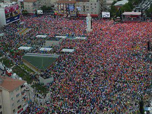 "Bu manzarada gönül insanları var"