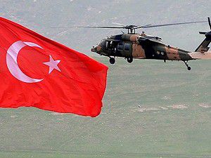 Teröristler askeri helikoptere ateş açtı