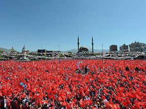 Başbakan 10 binlerce kişiye seslendi