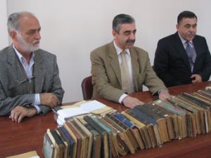 Eski bakan kitapları Konyaya bağışladı