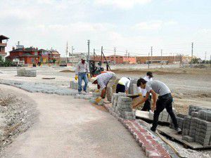 Meramda Fen işleri çalışmalarını sürdürüyor