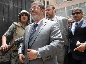 Gözaltına alınan Mursi ev hapsinde tutulacak