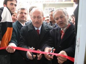 Candan Muhalefete Çumradan Yüklendi