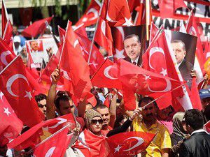 Almanyada "Demokrasiye Saygı Mitingi"