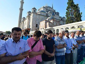 Mısırda öldürülenler için gıyabi cenaze namazı