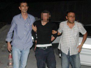 Teravih namazına giden polis bıçaklandı