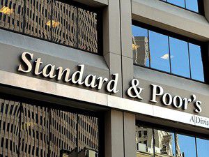 S&P İtalyanın kredi notunu kırdı