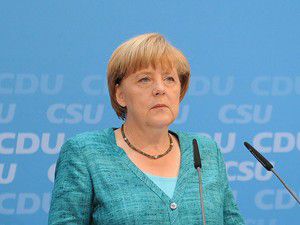 Merkel "dinlemeyi" savundu