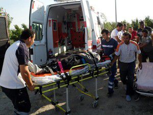 Konyada çardak çöktü 2 yaralı