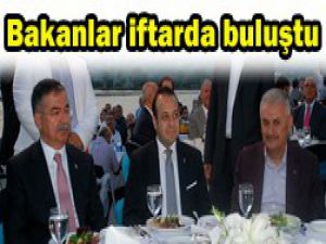 Bakanlar iftarda buluştu