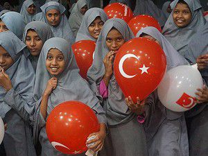 Sri Lankalı yetimleri sevindirdiler