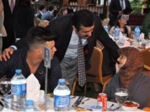 Valinin yaşlı ve çocuklarla iftar sevinci