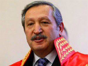 Eski Yargıtay Başkanı Gerçeker kaza yaptı