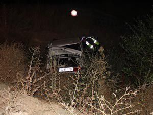Otomobil şarampole devrildi 1 ölü 1 yaralı