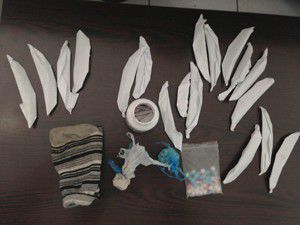 Yola attığı poşetten uyuşturucu çıktı