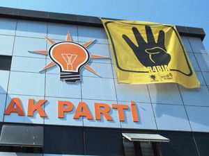 AK Partiden Mısıra destek pankartı