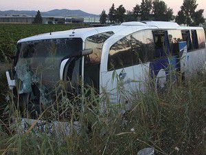 Yolcu otobüsü devrildi: 46 yaralı