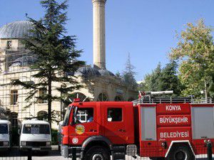 Cami içerisinde yangın çıktı