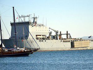 İngiliz savaş gemisi "Mounts Bay" Bodrumda