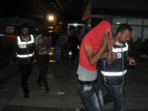 Hırsızlık şüphelilerini polisin dikkati yakalattı
